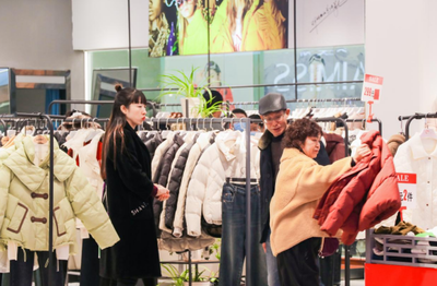 國風系列走俏，漢口北品牌服裝城羽絨服迎銷售旺季