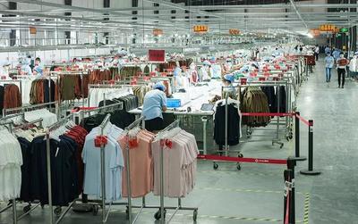 寒冬中的服裝廠 從“訂單接到手軟”到“開一家倒閉一家”，行業變革下的生存困境