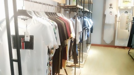 貴州服裝批發與零售市場全攻略 從源頭到終端的商業地圖